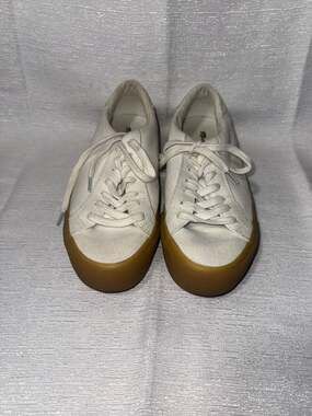 Madewell Sidewalk Low-Top Canvas Sneakers in White with Gum Sole